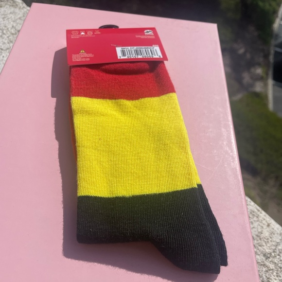 NWT Pringles Red, Yellow & Black Men’s Crew Socks Size 6-12 - Picture 3 of 6